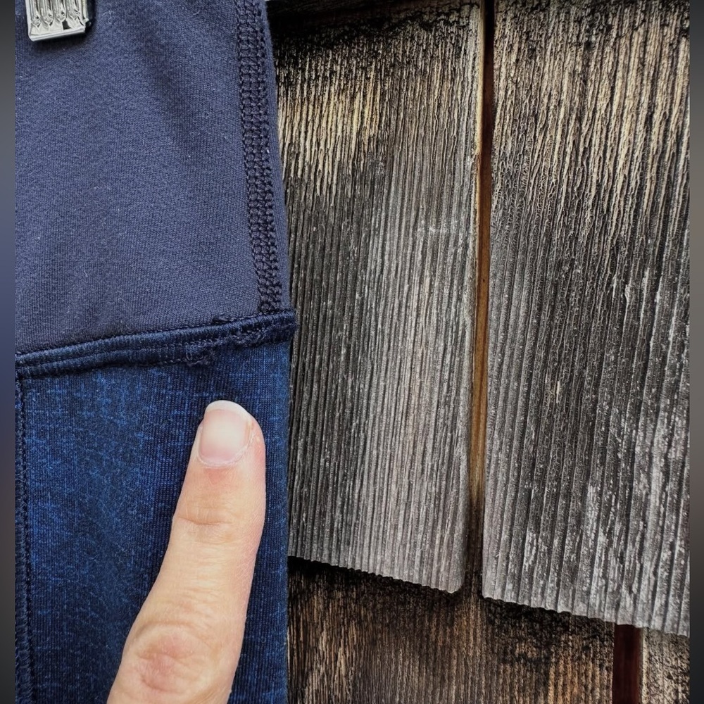 Lululemon Navy Patterned Leggings - Picture 4 of 5
